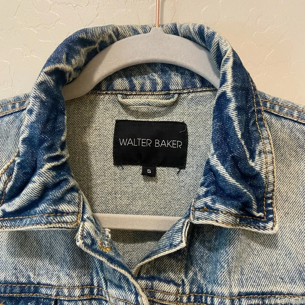 Walter Baker Women's Acid Wash Cropped Button Up Denim Jacket Size Small